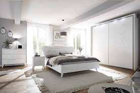 Il verde è il colore ideale per arredare e personalizzare la camera da letto. Camera Da Letto Moderna Bianco Frassinato E Argento Le Chic Arredamenti