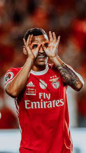 '''francisco leonel lima silva machado''' (born 19 july 1995), known as '''chiquinho''', is a portuguese professional footballer who plays for benfica as an attacking midfielder. Wallpapers Benfica On Twitter Chiquinho