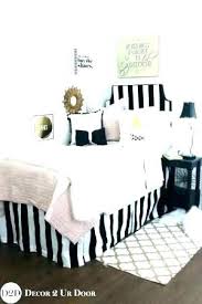 black and gold bedroom decorating ideas