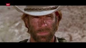 Chuck norris ist ein amerikanischer schauspieler. Chuck Norris Wird 80 Der Spruche Held Feiert Geburtstag Kultur Srf