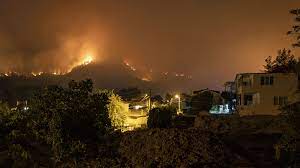 Rüzgârın ve artan sıcaklığın harladığı Marmaris'teki orman yangını 3.  gününde sürüyor