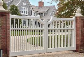 simple gate design with modern touch