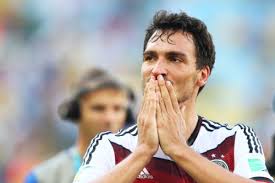 Mats hummels is a defender who has appeared in 33 matches this season in bundesliga, playing a total of 2817 minutes.mats hummels concedes an average of 1.34 goals for every 90 minutes that the player is on the pitch. Mats Hummels Net Worth Celebrity Net Worth
