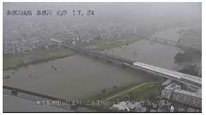 ちみーさん on X: 多摩川氾濫 台風19号 ライブカメラの様子だと、二子玉川駅側の土手に水位が迫っています。  平常時と比べるとかなりの水量に見えます。 t.coRLJ3SzhOoI  X