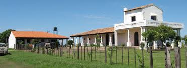 Häuser für langzeitmieter, haus mit pool als ferienunterkunft und auch ein selbstversorgerhof mit einfachem trockenem haus auf 2,5 hektar in yataity. Immobilien In Paraguay Rund Um Villarrica Coronel Oviedo Und Independencia