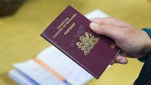 Nieuw paspoort in het buitenland? Dat is dan 3000 euro alstublieft | RTL  Nieuws