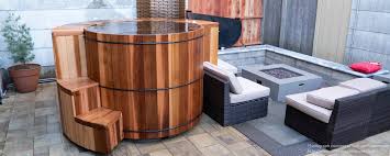 These redwood hot tubs are handcrafted from the world's finest clear heart, vertical grain western red cedar. Wooden Hot Tubs Cedar Hot Tubs Wood Soaking Tubs At Rhtubs