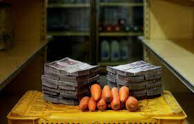 FOTO: Când banii de hârtie ajung la valoarea zero. Hiperinflația venezueleană explicată în imagini