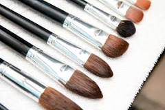should-i-wash-my-makeup-brushes-with-hot-or-cold-water