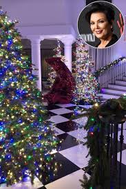 78 601 просмотр 78 тыс. Kris Jenner Brings Back Her Red Christmas Polar Bear Decorations People Com