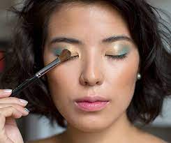how to wear gold and teal eyeshadow