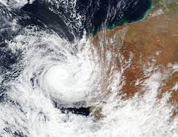 En esta segunda acepción el significado de ciclón es equivalente al de borrasca, y es el fenómeno opuesto al anticiclón. Un Ciclon Deja A 31 500 Personas Sin Luz En Australia