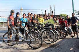 komunitas sepeda tua di kota budaya