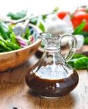 What does balsamic vinaigrette salad dressing taste like?
