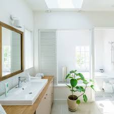 Il est important de bien réfléchir au type de frise que vous souhaitez poser dans votre salle de bain. Comment Renover Sa Salle De Bains Sans Casser Le Carrelage