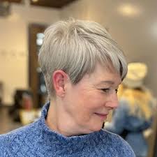 Yes, pixie haircut can best fit women of different. 15 Slimming Short Hairstyles For Women Over 50 With Round Faces