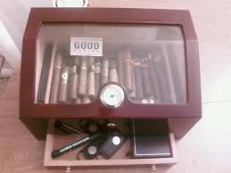 How To Maintain Humidity In Your Cigar Humidor