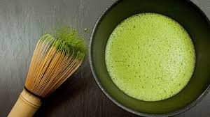 Matcha is a special type of powdered green tea that is grown and produced in japan (in most cases). Matcha Tee Mit Der Power Eines Espresso