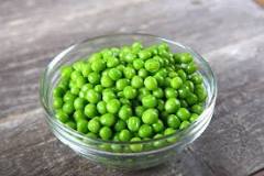 What happens if I eat uncooked peas?