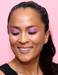 how to wear bright eyeshadow without