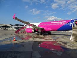 Rezervati un bilet de avion ieftin fara taxe de serviciu! Wizz Air Will Never Walk Alone Zboruri Din Liverpool Spre Bucuresti Iasi Si Cluj
