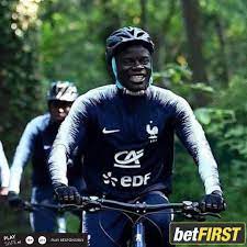 Kante fahrrad | n'golo kanté, 30, from france chelsea fc, since 2016 central midfield market value: Betfirst Auf Twitter You Can Be Happy But Are You Kante Riding A Bike Happy Kante France Lesbleus Worldcup