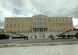 Η πλατεία συντάγματος βρίσκεται στην καρδιά της πόλης, μπροστά από τη βουλή των ελλήνων. Syntagma Kai Politika Dikaiwmata O Axos Mias Allhs Epoxhs Eidhseis Nea To Bhma Online