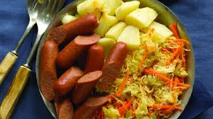 knockwurst with sauer and potatoes