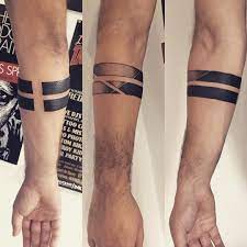 73 Likes, 5 Comments - Semsem Art Tattoo (@semsem_art_tattoo) on Instagram:  “#armbandtattoo #graphic #linerwo… | Tatouage, Tatouages bracelet homme, Tatouage  biceps