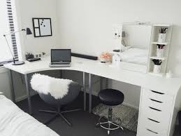 So how can i shaped desk the famous one is desk with hutch in black that has perfect design and very classic to be set at room and. Pin On Corner Desk