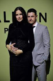 Bebek bekleyen Adriana Lima'dan hamilelik pozu - Magazin Haberleri