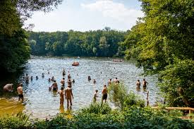 FKK in Berlin: Schwimmen, Sonnen und Sport ohne Klamotten