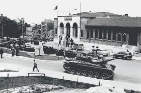 Mi̇lli̇ bi̇rli̇k komi̇tesi̇ 27 mayıs 1960'la türk silâhlı kuvvetleri adına ülkeyi yönetmek ve yasama görevini yapmak üzere kuruldu. Demokrasinin 60 Yillik Kara Lekesi 27 Mayis
