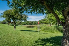 The course has 18 holes and the course is mostly flat terrain and since it is flat it is a good course for beginners just learning to play disc golf. Jones Park Visit Emporia Kansas