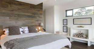 Rustic Accent Wall Behind Bed Ideias