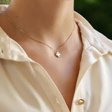 pearl alhambra pendant