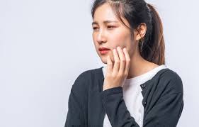 treat swollen gums near wisdom tooth