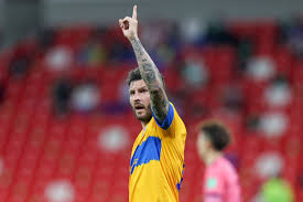 It was the 11th time he had been apprehended by the authorities over the course of his con, but the extent of his deception was finally made public. Gignac Antar Tigres Kalahkan Ulsan Hyundai