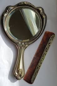 vacker antik spegel