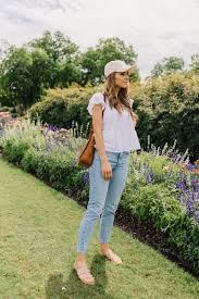 light wash jeans what to wear with