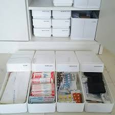 nonさんのmy shelf ダイソー 薬箱 整理収納部 粘土ケース 救急セット 箱の中身 10000人の暮らし の中に関する部屋写真 glue tape home organization band aid