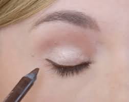 A round tip concealer brush often suffices. Hooded Eyes An Easy Everyday Quick Makeup Tutorial