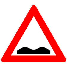 Il segnale raffigurato indica un tratto di strada deformata lungo 320 metri. Il Segnale Raffigurato Preannuncia Una Forte Variazione Di Pendenza Della Strada Su Quiz Patente