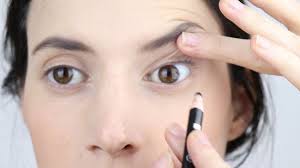 how to make your eyes look smaller 8