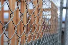 how much does a chain link fence cost