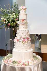 豪華さにときめく♡高さのあるウェディングケーキデザイン11選 | ウェディングニュース | ウェディングケーキ, ウェディングケーキ デザイン, ケーキ アイデア