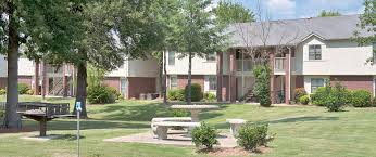 An apartment unit for rent in this municipal area will cost you from $370 to $795. Shadow Lake Apartments In Russellville Ar