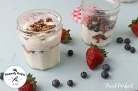 fruit parfait with yogurt and granola