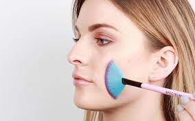five ways to use a fan makeup brush
