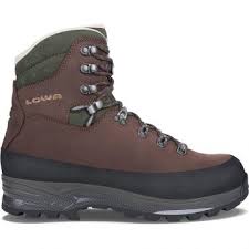 lowa hiking boots and trail shoes enwild